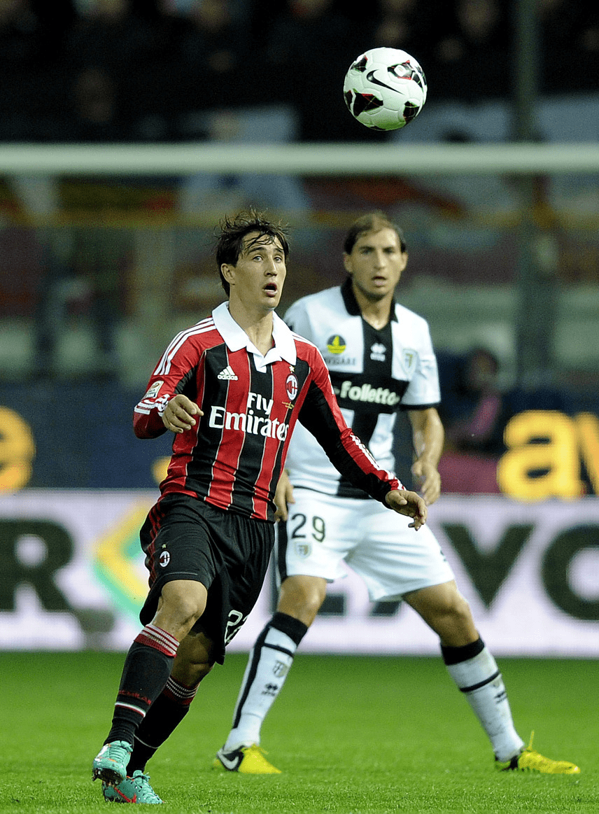 包含从AC米兰冲刺阶段复出首秀到凯恩在塞尔维亚队比赛中状态火爆，库里在老鹰比赛中大比分领先的词条